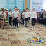 В Кораблинском детском саду «Солнышко» прошло открытое интегрированное занятие «Как дошколята цифру 5 искали» с воспитанниками подготовительной к школе группы, на котором присутствовали родители
